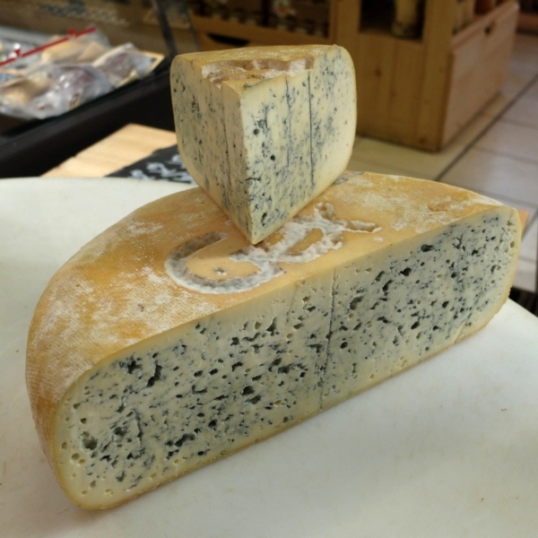 bleu-du-haut-jura-aop-fromagerie-de-montbrillant